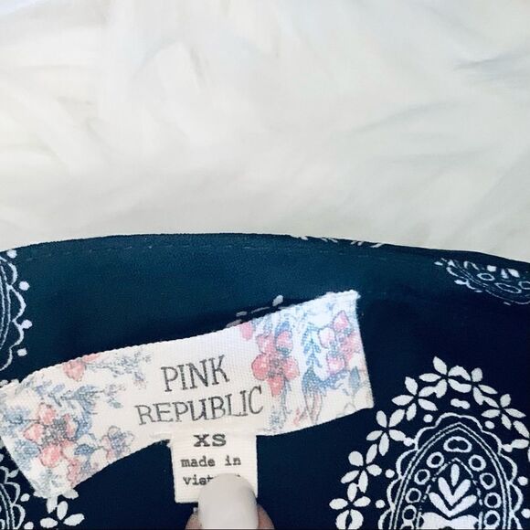 Pink Republic Floral Print Blouse. Size XS - Picture 13 of 14